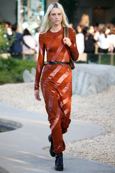 Look 24